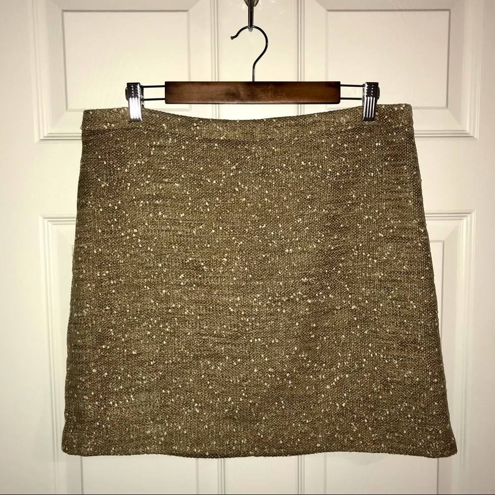 Apt 9, 12, gold/cream